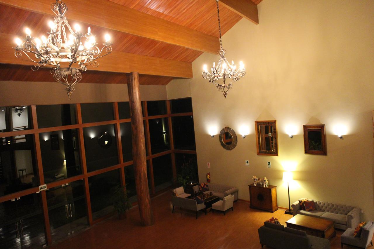 Taypikala Deluxe Valle Sagrado Urubamba Buitenkant foto